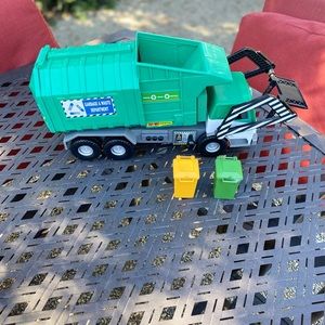Motorized Tonka garbage truck